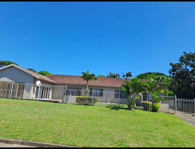 5 BEDROOM HOUSE FOR SALE IN MANABA BEACH